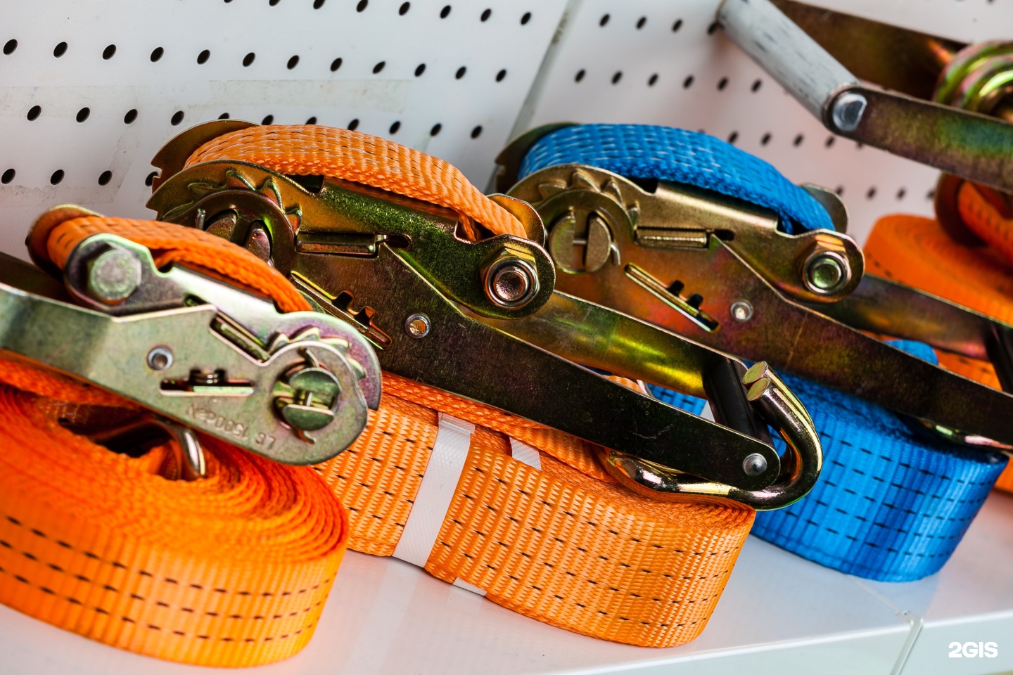 Стяжные ремни для крепления грузов